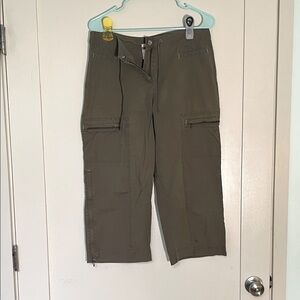 Danskin Olive Cargo Capris with Zip Pockets